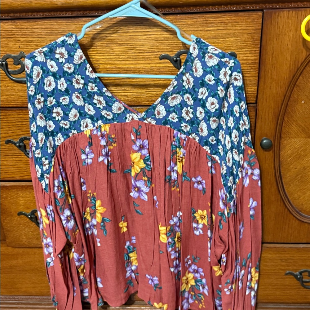 Ces Femme Blouse in Elegant Floral Design